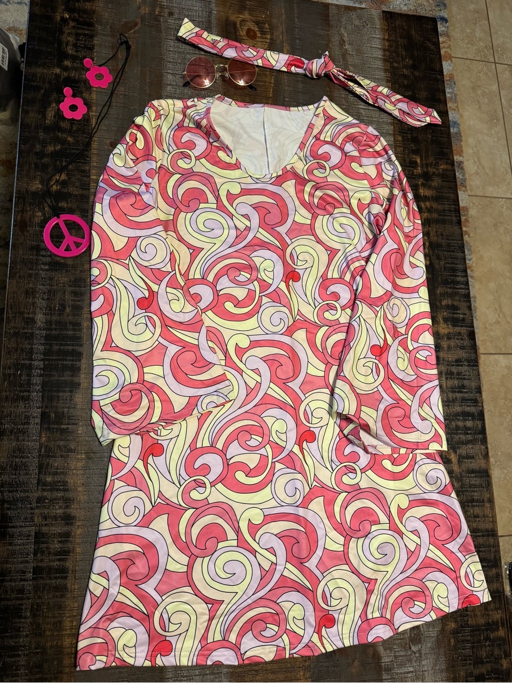 NWOT Women’s Hippie Costume 1970s-style retro swirl print dress & accessories